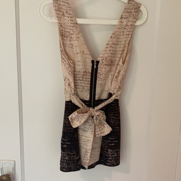 BCBG Silk Cursive Tie Top - Picture 3 of 5